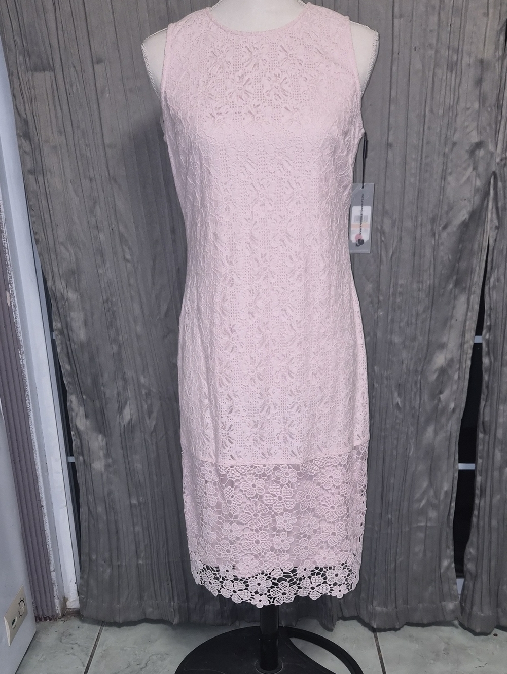 Sleeveless Pink Lace Sheath Dress